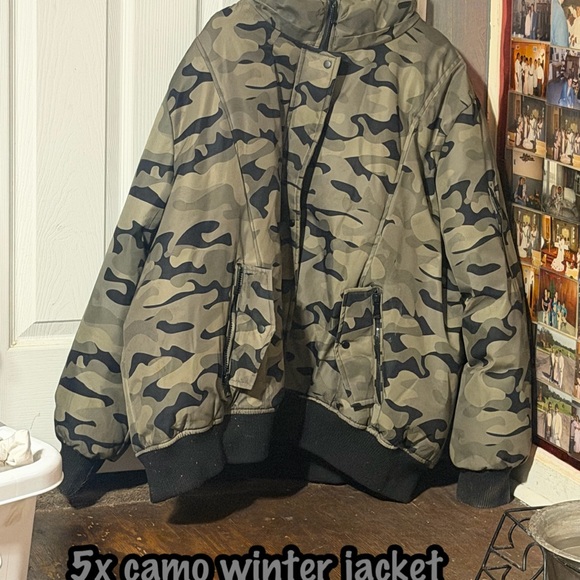 Camo Jackets & Blazers - Camo Men's Green & Black Camo Puffer Jacket